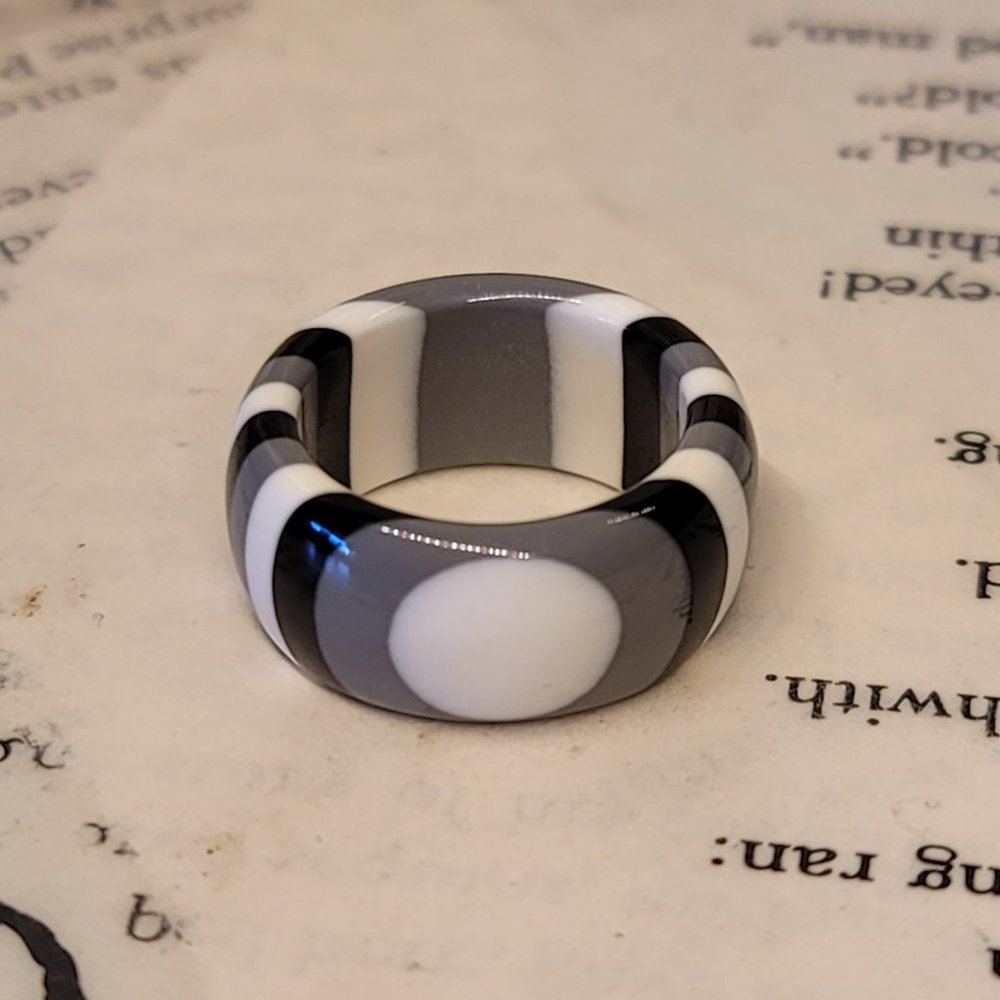 Vintage Retro Lucite Ring White, Black and Grey Stripes size 7 1/2